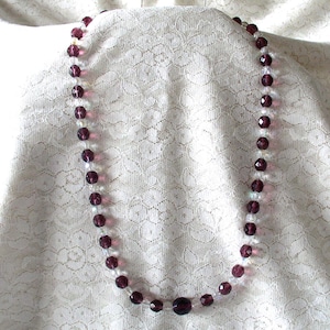 Collier vintage perles de verre AB violettes et transparentes Collier vintage perles de verre AB violettes et transparentes