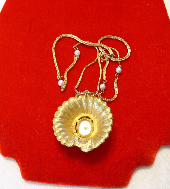 Collier Vintage Doré Avec Pendentif Rond, Perle Et Strass Brillants - Mi-long