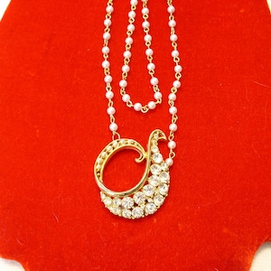 Rhinestone Pendant One-of-a-Kind Rhinestone and Pearl Bird Pendant Necklace in Gold Tone.....Vintage Rhinestone and Pearl Necklace (1)