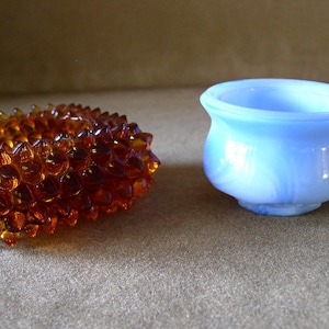 Salt Cellars Depression Glass Salt Cellars...2 Salt Cellars ....1 Amber Square and 1 Blue Chamber Pot Cellars