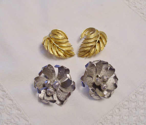 Lisner Jewelry 2 Pair Earrings....Vintage Lisner … - image 1
