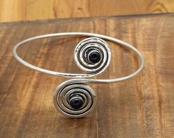 Brazalete ajustable para mujer con diseño de espiral de ónix plateado, joyería corporal.