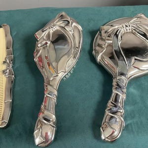 ヴィンテージ ゴディンガー シルバーメッキ 3点セット 化粧台セット リボン柄 バスルーム装飾 ブラシ ハンドミラー コーム