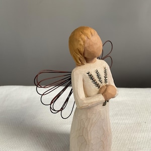 Willow Tree angel collection 2001.  Angel of Remembrance Susan Lordi  inspirational figures angels