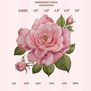 Puede incluir: Un diseño de bordado para máquina, que presenta una rosa rosa detallada con hojas y capullos verdes. El diseño está disponible en 5 tamaños, que van desde 9,9 cm hasta 20,1 cm. El texto "EMBROIDERY DESIGN FOR MACHINE" está en la parte superior.
