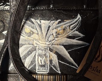 Vintage-Handtasche aus echtem Leder, handbemalt, inspiriert von Witcher, Geschenk für Fans, personalisiert und renoviert