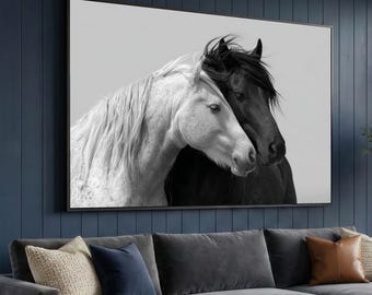 Quadro "Cavalo Preto e Branco se Abraçando", Arte Equina para Parede
