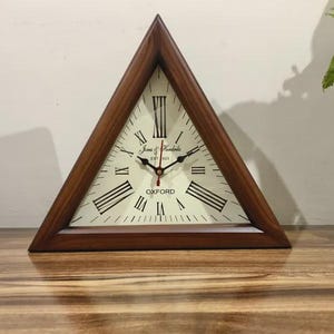 Triangulär träväggklocka: 30 cm Oxford 1923 vintagestil