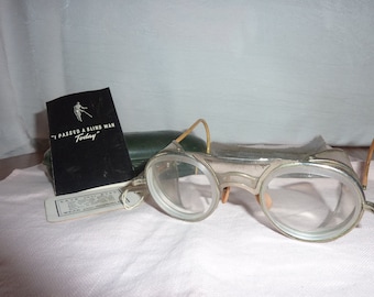 Bausch & Lomb protective eye goggles and case