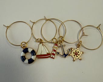 Dijes para copas de vino con temática náutica