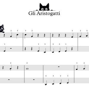 以下が含まれることがあります： 「Gli Aristogatti」のタイトルと黒猫のイラストが描かれたピアノの楽譜。楽譜にはト音記号とヘ音記号があり、数字で音符が示され、「Pf」はピアノを表しています。