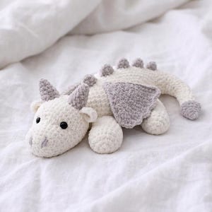 Patrón de dragón fácil de crochet en PDF / Juguete amigurumi para acurrucarse / Peluche para bebé / Descarga digital instantánea
