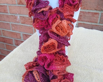 Hermosas bufandas con volantes tejidas a crochet para otoño/invierno, primavera y verano. Bufandas para todas las estaciones. Bufandas con volantes. Bufandas para mujer. Disponibles en la mayoría de los colores.