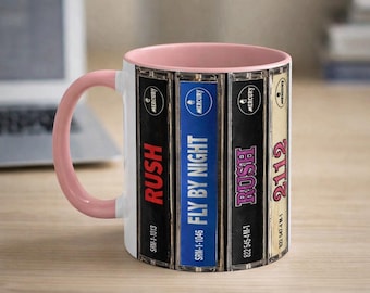 Taza de café con un álbum de casetes retro de Rush, ideal para bandas de rock progresivo