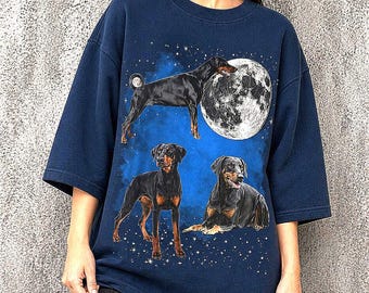 Drei Dobermann Mond Shirt, Dobermann Pinscher Hundeliebhaber T-Shirt, Wachhund Grafik T-Shirt, Haustier-Liebhaber Geschenk Shirt, Drei Mond Hund Tee
