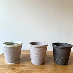 手作りの陶器製植木鉢、ブラックスプリンクルペブルプランター