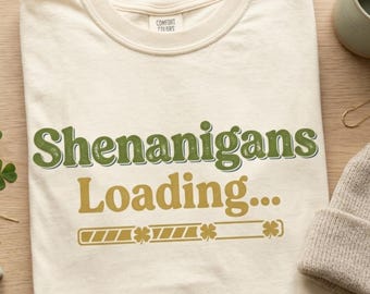 St. Patricks Day Shirt PNG Shenanigans, Retro St. Pattys Day T-Shirt Sublimationsdesign 2026, trendiges irisches Zitat DTF Printable Transfer