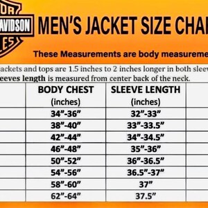 Peut inclure: Un tableau des tailles de veste Harley-Davidson sur fond orange. Le tableau r&eacute;pertorie les tailles de S &agrave; 5XL avec les mesures correspondantes de poitrine, de longueur de manche et de taille en pouces. Inclut des notes sur les mesures.