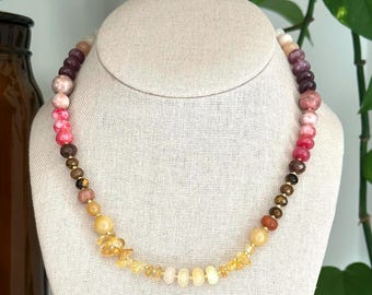 Collar multipiedras con cuentas de citrino, jade y ojo de tigre / Joyería con piedras semipreciosas