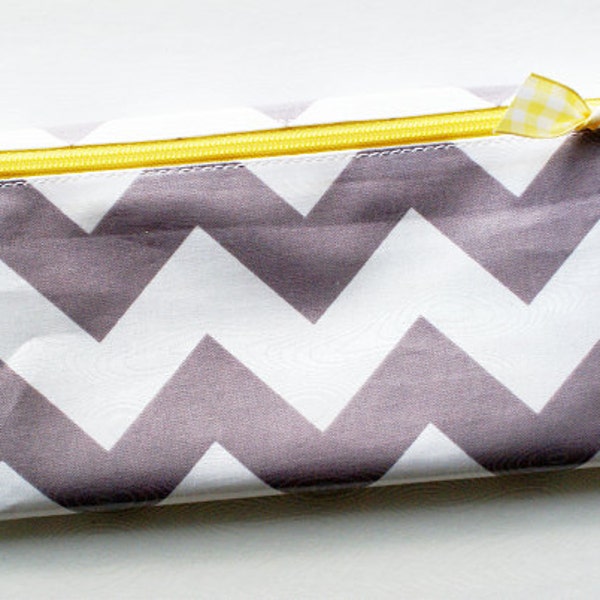 Cash budget envelope system wallet with 6 tabbed dividers | gray and white chevron with yellow zipper