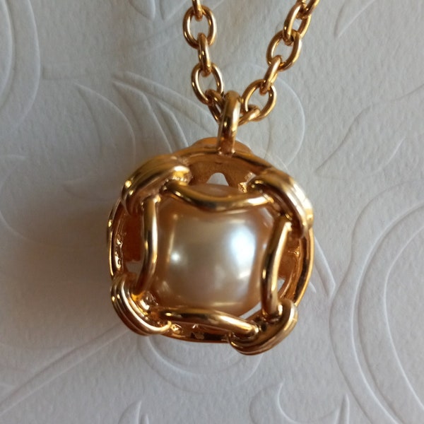 Vintage Joan Rivers Caged Faux Pearl Pendant Necklace Gold Tone Classic 30" Chain