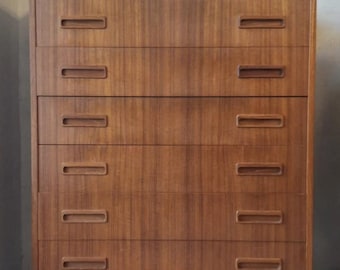 Cómoda vertical de teca hecha a mano con 7 cajones, cómoda alta de madera maciza estilo danés, almacenamiento artesanal estilo escandinavo de mediados de siglo - Personalizada