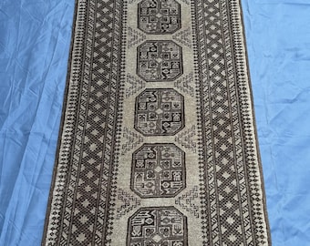 3 x 9, tapis afghan boukhara taupe, tapis turkmène en laine nouée à la main, tapis de couloir beige neutre, tapis de couloir de cuisine à poils ras.