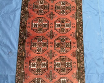 Tapis turkmène Ersari vintage fait main 3 x 6, tapis rouge Boukhara éléphant, tapis géométrique octogonal en laine tribal Gul, accent bohème de mauvaise humeur