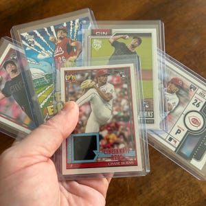 Chase Burns RCs Pack w/Player-Worn Mem Insert, Lot of 5 Baseball Rookie Cards, Curated Selection (inv1)