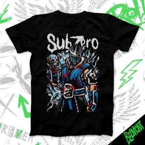 Könnte beinhalten: Schwarzes T-Shirt mit einer Grafik eines maskierten Kriegers in blauer und roter Rüstung, mit dem Wort "Sub-Zero" in Weiß über der Figur. Das Design umfasst Schädel und Eiseffekte, wodurch eine dynamische und actionorientierte Ästhetik entsteht.