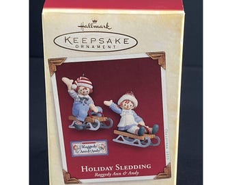 New in Box 2005 Hallmark Keepsake Ornament Holiday Sledding Raggedy Ann & Andy