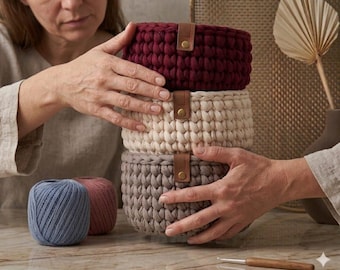 Beginner Crochet Basket Pattern – T-Shirt Yarn Storage, Leather Handle (PDF Download)