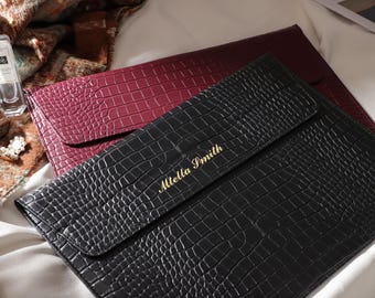 Étui pour ordinateur portable personnalisé en cuir végétalien embossé crocodile (13-16 pouces)