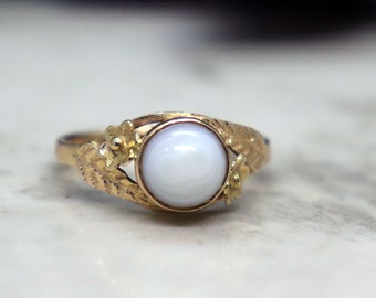 Estate Polish 14k White Agate Floral Ring