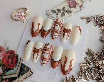 Uñas postizas Chelsea Girl Teddy Bear hechas a mano / Uñas con lazo color crema y marrón