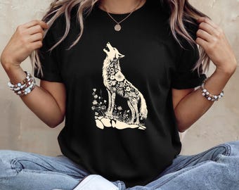 Floral Wolf Shirt, Boho Wolf T-Shirt, Wildflower Wolf Tee, Nature Lover Gift, Woodland Animal Graphic Tee, Cottagecore Wolf
