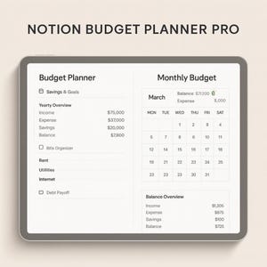 Pode incluir: Um tablet digital exibindo um modelo Notion Budget Planner Pro. A tela mostra um planejador de orçamento com visões anuais e mensais, incluindo renda, despesas e economias. O texto "NOTION BUDGET PLANNER PRO" está no topo.