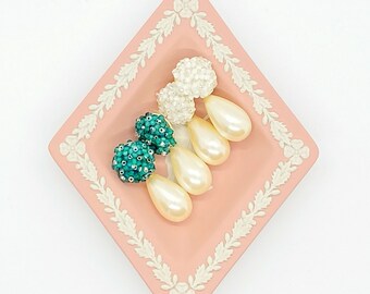 Flower Earrings/Emerald Green Earrings/Green Earrings/White Earrings/Gift For Her/Post Earrings/Teardrop Pearl Earrings/Bridesmaid Earrings