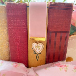 Bookmark/Velvet Bookmark/Pretty Bookmarks/Heart Bookmarks/Gift For Her/Valentine Bookmark/Books/Book/Pink Bookmark/Beautiful Bookmark/Gift Light Pink