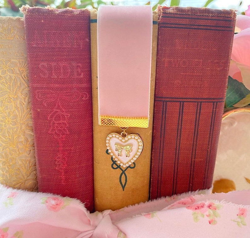 Bookmark/Velvet Bookmark/Pretty Bookmarks/Heart Bookmarks/Gift For Her/Valentine Bookmark/Books/Book/Pink Bookmark/Beautiful Bookmark/Gift Light Pink