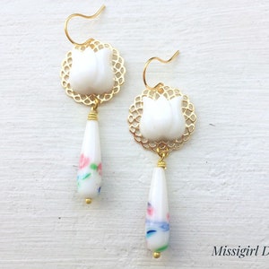 Tulip Earrings,Flower Earrings,Glass Earrings/White Earrings,Gift For Her,Vintage Earrings,Milk Glass Earrings,Milk Glass,White Tulips,Gift