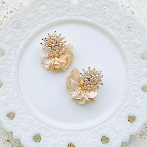 Flower Earrings/Pearl Cluster Earrings/Post Earrings/Cream Earrings/Ruffle Earrings/Ivory Earrings/Pearl Earrings/Off White Earrings