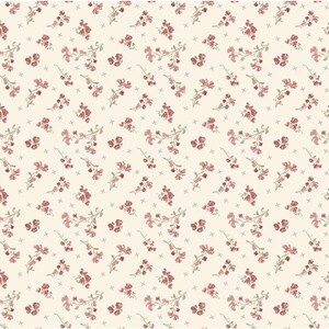 Puede incluir: Una tela de color crema con un patrón repetitivo de pequeñas y delicadas ramas florales rosas y rojas con tallos verdes. El diseño está intercalado con diminutos y sencillos símbolos de cruz de color marrón oscuro repartidos uniformemente.