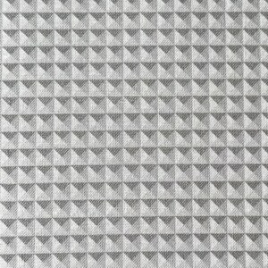 Puede incluir: Primer plano de una tela con un patrón geométrico repetitivo. El patrón consiste en pequeñas pirámides tridimensionales en tonos grises, creando una superficie texturizada. El fondo es gris claro, proporcionando contraste con las pirámides grises más oscuras.