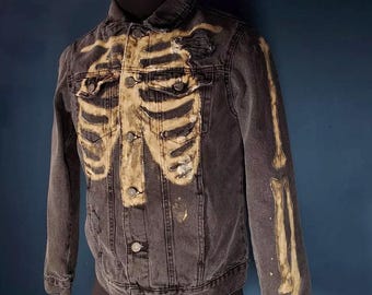 Chaqueta vaquera pintada a mano con esqueleto y tigre