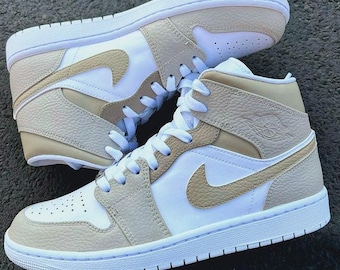 Zapatillas Air Jordan 1 personalizadas color beige, regalo, hombre, mujer, AF1, beige, zapatillas personalizadas, niños, zapatos, pintadas a mano