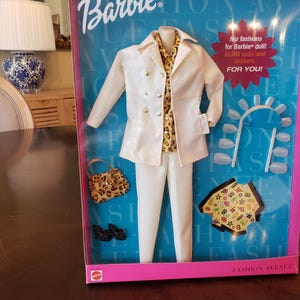 Barbie Hip Fashions Fashion Avenue with Nails 1999