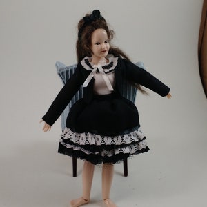 Dollhouse Miniature Wearable Heidi Ott