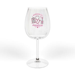 May include: A clear wine glass with a stem, featuring a pink medical-themed design. The design includes a stethoscope, a clipboard, and the words "asistencia médica" in pink. The glass is designed for medical professionals.