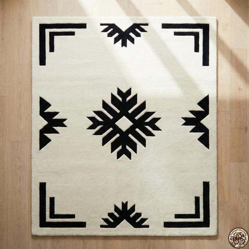 Handtuftad svart elfenbensmatta, geometrisk matta, sydvästlig matta, tribalmönstrad matta, handgjord modern ullmatta, minimalistisk matta bild 2